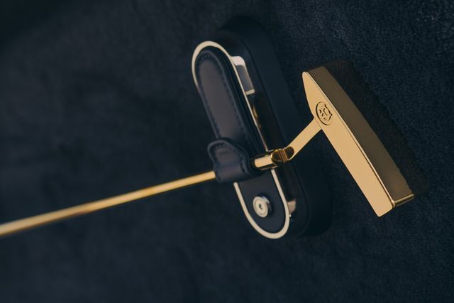 ▲팬텀 익스텐디드 골드핑거(사진=롤스로이스)