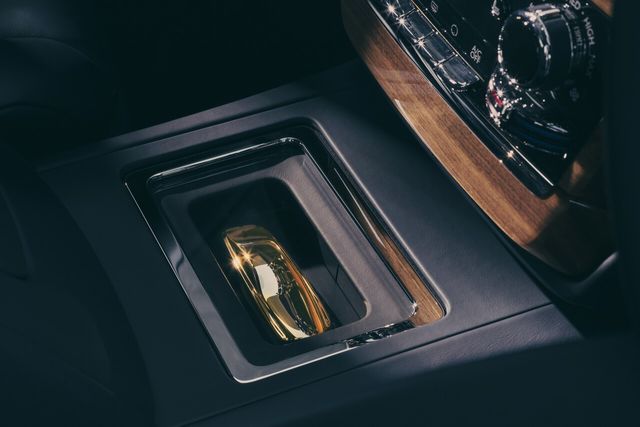 ▲팬텀 익스텐디드 골드핑거(사진=롤스로이스)