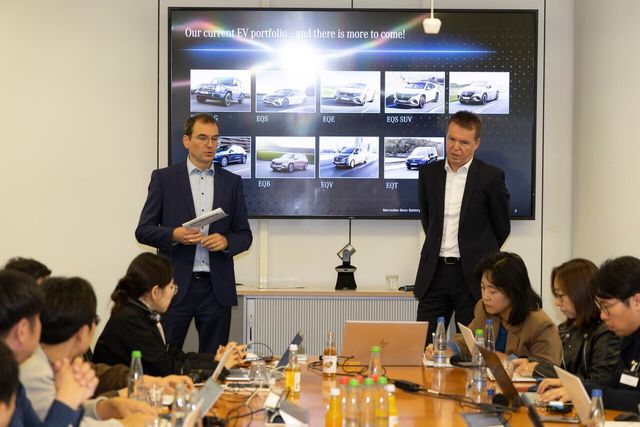 ▲입장 밝히는 우베 켈러 벤츠 그룹 베터리 개발 총괄(사진=연합뉴스)