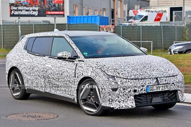 ▲기아 EV4 테스트카 스파이샷(사진=Carscoops)