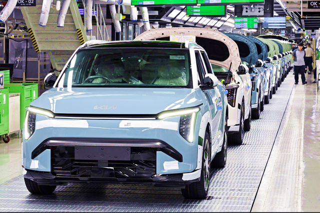 ▲기아 광명 EVO Plant에서 생산 중인 EV3(사진=기아)