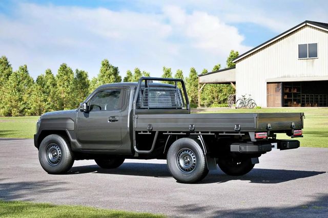 ▲3면 개방 적재함을 장착한 타스만 싱글캡(사진=기아)