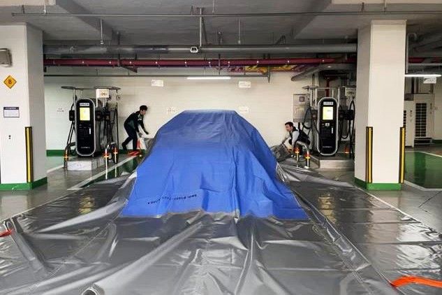 ▲전기차 화재 대응 능력 강화를 위한 민방위 및 소방 합동훈련(사진=한국교통안전공단)