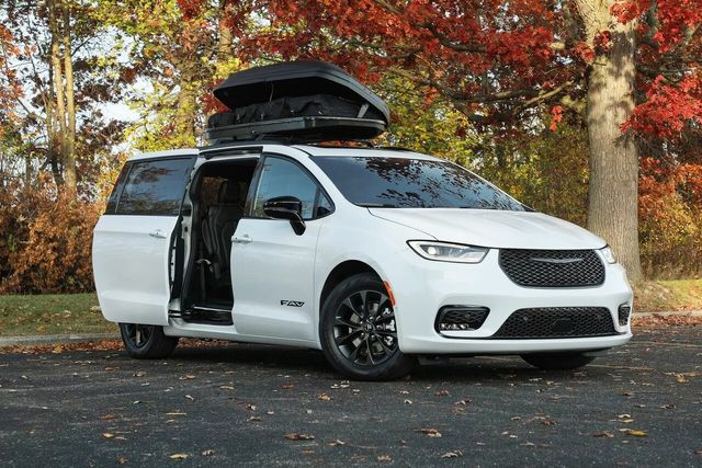 ▲퍼시피카 FAV 에디션(사진=크라이슬러)