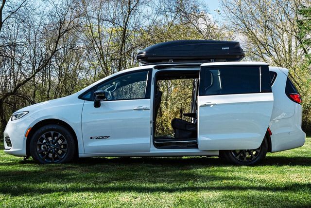 ▲퍼시피카 FAV 에디션(사진=크라이슬러)