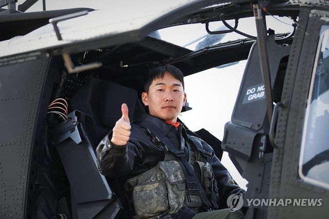 ▲&nbsp;2024&nbsp;'탑 헬리건'으로 선정된 강명기 준위 (사진=육군, 연합뉴스)