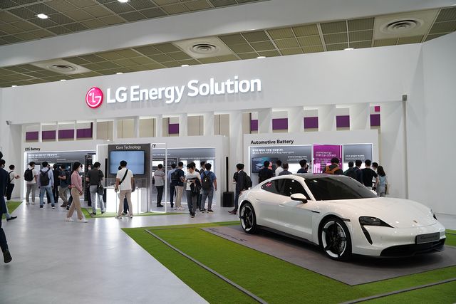 ▲참고사진, 2021 인터배터리 LG에너지솔루션 부스(사진=기노현 기자)