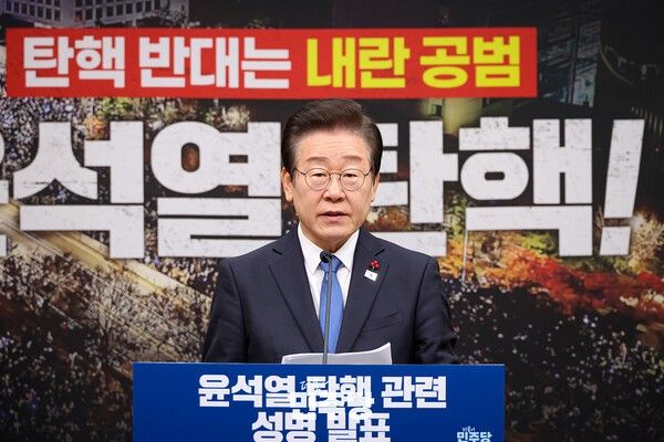 ▲13일 국회 본청 당대표회의실에서 윤석열 탄핵 관련 성명을 발표하는 이재명 당대표 (사진= 더불어민주당)