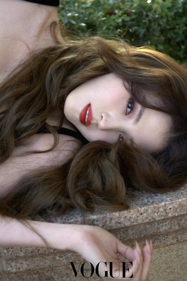 ▲한소희 (사진=한소희, 보그 SNS)