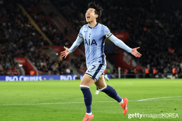 ▲15일 세인트 메리스 스타디움에서 열린 사우샘프턴 FC와 토트넘 홋스퍼 FC의 프리미어리그 경기에서 팀의 두 번째 골을 넣은 것을 축하하는 손흥민 (사진=gettyImagesKOREA)