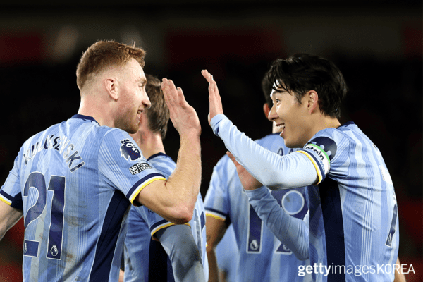 ▲15일 세인트 메리스 스타디움에서 열린 사우샘프턴 FC와 토트넘 홋스퍼 FC의 프리미어리그 경기에서 골을 넣은 것을 축하하는 손흥민 (사진=gettyImagesKOREA)