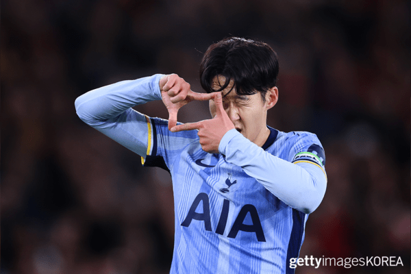 ▲15일 세인트 메리스 스타디움에서 열린 사우샘프턴 FC와 토트넘 홋스퍼 FC의 프리미어리그 경기에서 팀의 두 번째 골을 넣은 것을 축하하는 손흥민(gettyimagesKOREA)