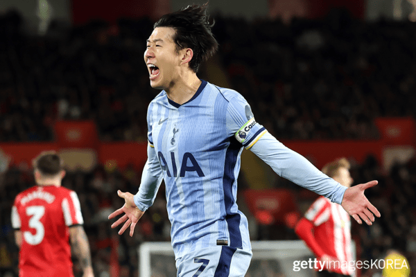 ▲15일 세인트 메리스 스타디움에서 열린 사우샘프턴 FC와 토트넘 홋스퍼 FC의 프리미어리그 경기에서 팀의 두 번째 골을 넣은 것을 축하하는 손흥민(gettyimagesKOREA)