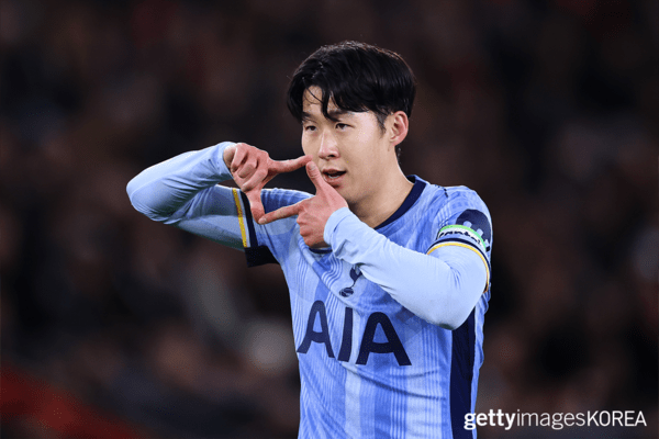 ▲15일 세인트 메리스 스타디움에서 열린 사우샘프턴 FC와 토트넘 홋스퍼 FC의 프리미어리그 경기에서 팀의 두 번째 골을 넣은 것을 축하하는 손흥민(gettyimagesKOREA)