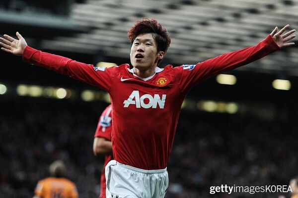 ▲10년 11월 영국 맨체스터의 올드 트래포드에서 열린 맨체스터 유나이티드와 울버햄튼 원더러스 간의 바클레이즈 프리미어 리그 경기에서 선제골을 득점한 박지성 (사진= gettyimagesKOREA)