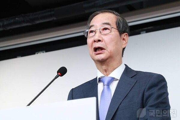 ▲8일 오전 서울 여의도에 위치한 당사 강당에서 대국민 공동 담화에 참석한 한덕수 국무총리 (사진= 국민의힘)