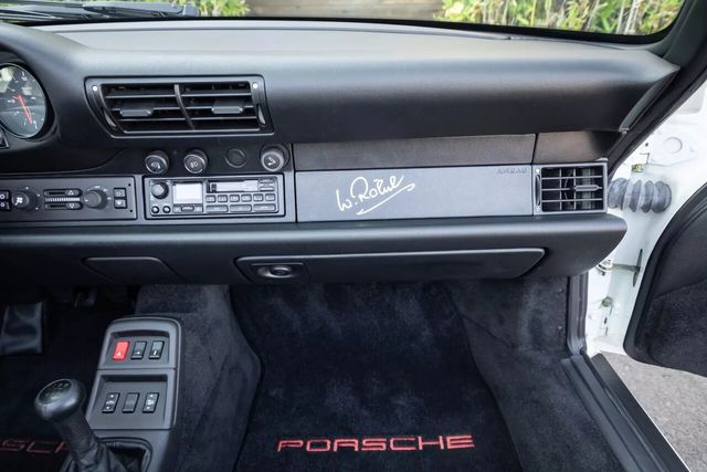 ▲1995년식 포르쉐 911 카레라 카브리올레(사진=Carscoops)