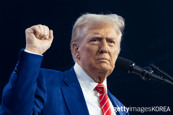▲22일 애리조나주 피닉스의 피닉스 컨벤션 센터에서 열린 Turning Point USA의 AmericaFest에서 연설하는 트럼프 대통령 당선인 (사진= gettyimagesKOREA)