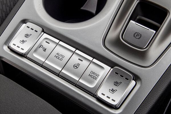 ▲참고사진, 열선 시트 버튼(사진=현대차)