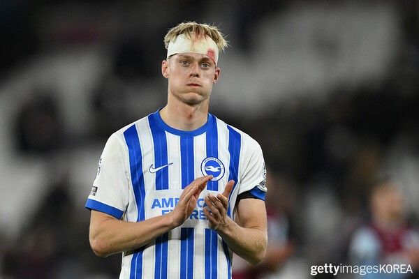 ▲21일 영국 런던의 런던 스타디움에서 열린 웨스트햄 유나이티드 FC와 브라이튼 앤 호브 알비온 FC의 프리미어리그 경기 중 부상을 당한 얀 폴 반 헤케 (사진=gettyimagesKOREA)