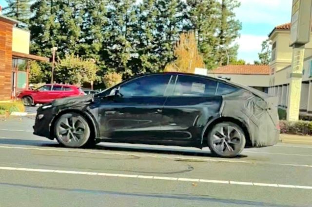 ▲모델 Y 부분 변경 모델 테스트카 스파이샷(사진=X 'Y2KColin')