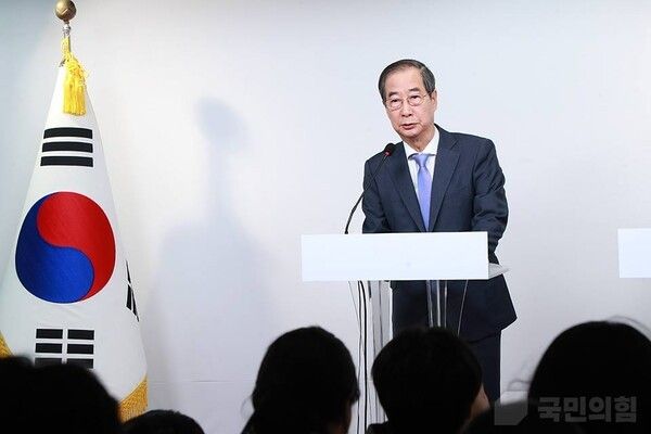 ▲8일 서울 여의도에 위치한 당사 강당에서 대국민 공동 담화를 하는 한덕수 국무총리 (사진= 국민의힘)