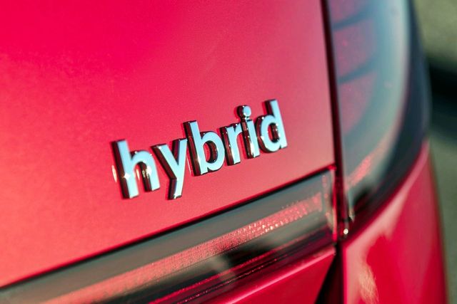 ▲구형 쏘나타 하이브리드(사진=현대차)