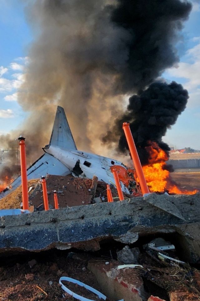 ▲불길에 휩싸인 여객기(사진=연합뉴스)