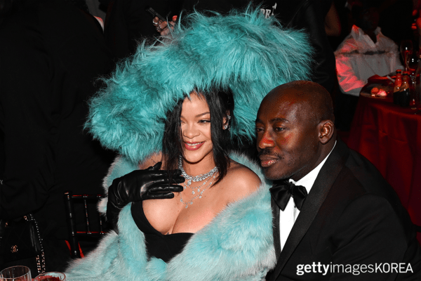 ▲리한나와 에드워드 에닌풀이 포즈를 취하고 있다. (사진= gettyimagesKOREA)