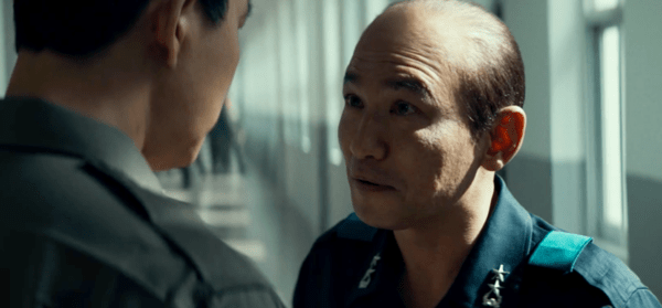 ▲기 싸움을 벌이는 이재신과 전두광 (사진= 영화 서울의 봄)