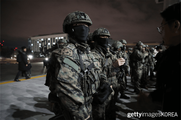 ▲비상계엄이 선포되자 국회로 진입하는 계엄군 (사진= gettyimagesKOREA)