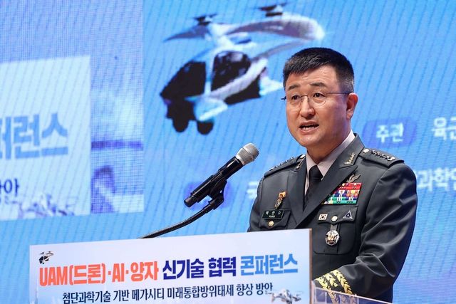 ▲&nbsp;박안수&nbsp;육군참모총장이 지난달 11일 오전 서울시청에서 열린 UAM·드론·AI 신기술 협력 콘퍼런스에서 환영사를 하고 있다. (사진=연합뉴스)