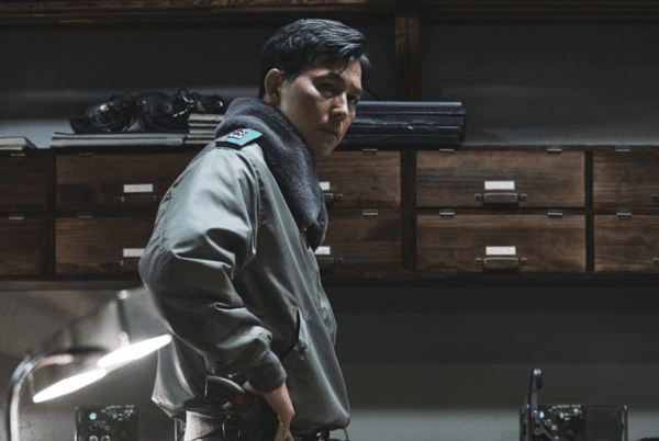 ▲ 반란군 진압을 준비 중인 수도경비사령관 이태신 (사진= 영화 서울의 봄)