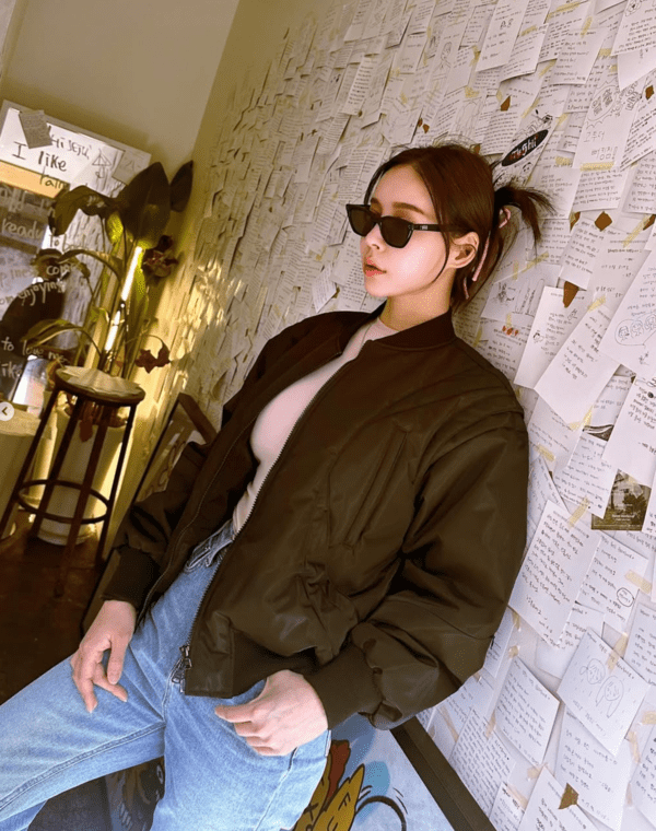 ▲제주 '보롬 창고'에 방문한 제바 (사진= 제바 SNS)