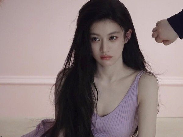 ▲지난 4월 엘르 코리아와 함께 한 화보 촬영 사진을 공개한 고윤정 (사진= 고윤정 SNS)