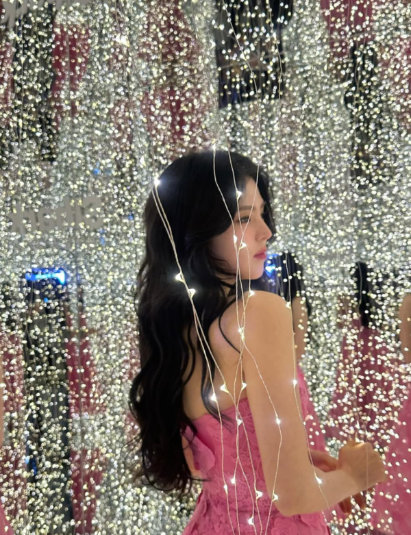 ▲행사에 참석한 사진을 SNS에 공개한 한소희 (사진= 한소희 SNS)