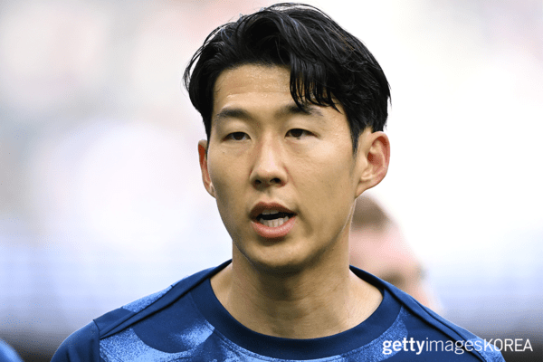 ▲10월 19일 웨스트햄 유나이티드 FC와의 프리미어리그 경기에 앞서 워밍업을 하는 토트넘 홋스퍼 주장 손흥민 (사진= gettyimagesKOREA)&nbsp;