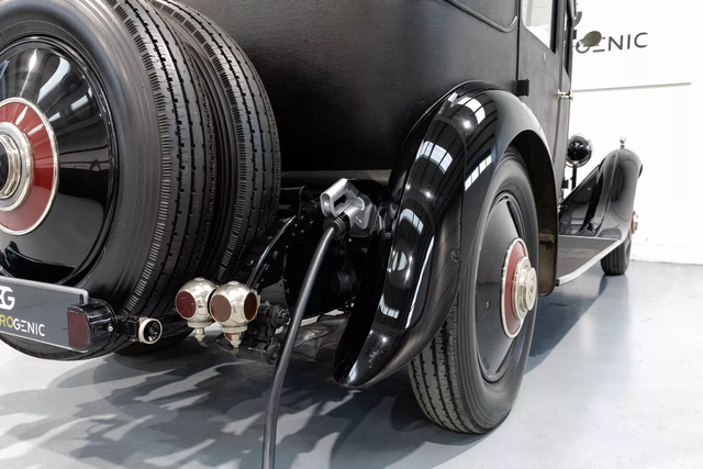 ▲2세대 롤스로이스 팬텀 전기차(사진=On The Roam)