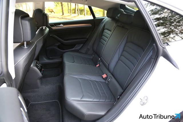 ▲폭스바겐 아테온 2열(사진=양봉수 기자)