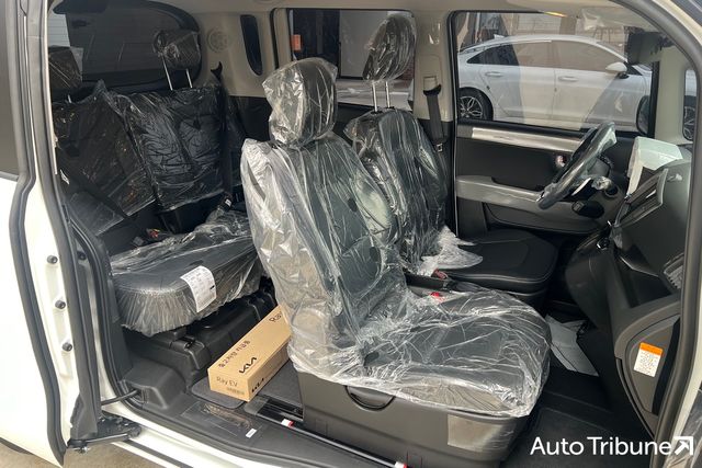 ▲실내외 곳곳에 씌워진 비닐을 제거하는 데 10분 내외가 소요됐다(사진=최현진 기자)