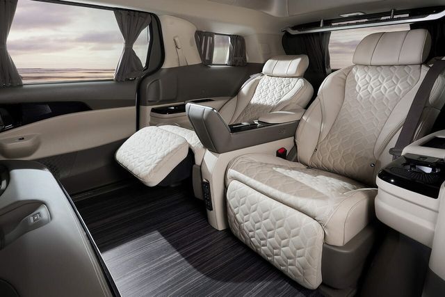 ▲기아 더 뉴 카니발 하이리무진 4인승 실내(사진=기아)