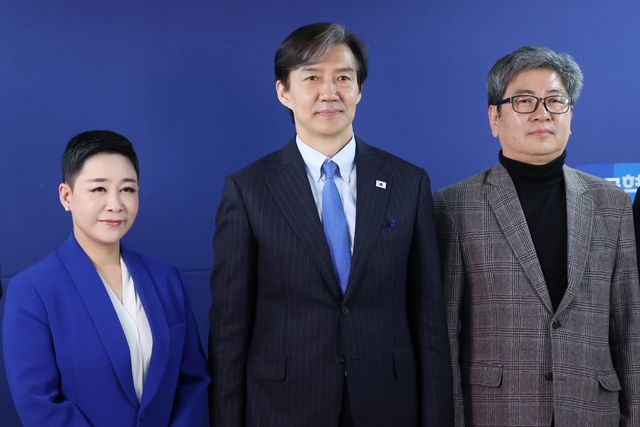 ▲조국 조국혁신당 대표 (가운데) (사진=연합뉴스)