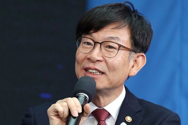 ▲김상조 전 대통령비서실 정책실장 (사진=문재인 정부 청와대 페이스북)