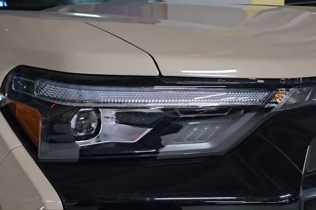 ▲쉐보레 신형 콜로라도 Z71 헤드램프(사진=유튜브 '숏카')