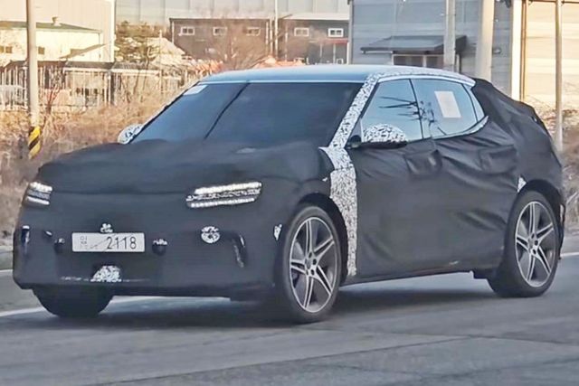 ▲제네시스 GV60 부분변경 모델 스파이샷(사진=유튜브 '숏카')