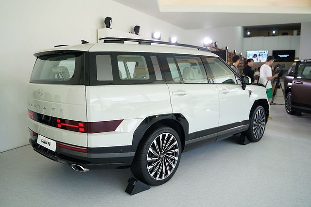 ▲현대 디 올 뉴 싼타페 캘리그래피 크리미 화이트 펄(사진=View H)