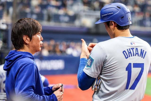 ▲오타니 쇼헤이(오른쪽)와 통역사 미즈하라 잇페이(사진=연합뉴스)