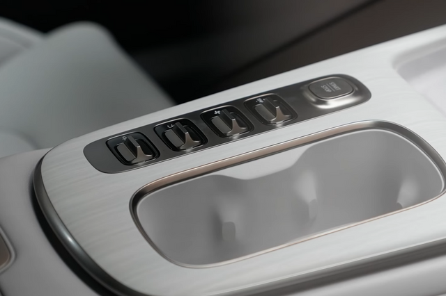 ▲샤오미 SU7 내부 센터콘솔(사진=유튜브 '모트라인')