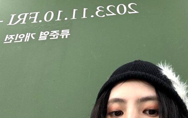 ▲류준열 사진전 방문 당시 사진 (사진=한소희 SNS)