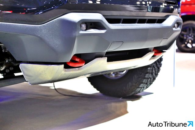 ▲쉐보레 신형 콜로라도 ZR2에 장착된 견인 고리(사진=양봉수 기자)